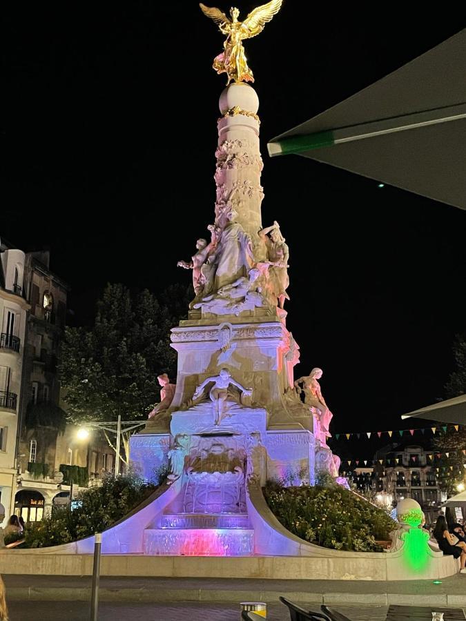 Aux Clefs Des Sacres - Dans Un Hotel Particulier Situe Rue Du Marc - Reims - Hyper Centre Forum Mairie Boulingrin Eksteriør billede